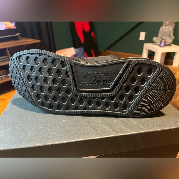 Adidas NMD R1 - Picture 2 of 4